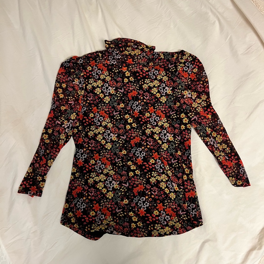 FINAL SALE: ALL offers accepted - ends 4/1
T Tahari Mesh Turtleneck top.